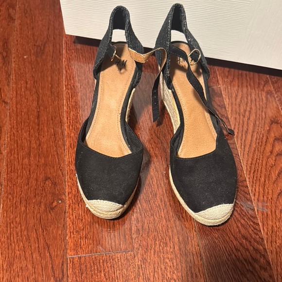 H&M Black Espadrilles with Woven T-Strap Design - Picture 4 of 4